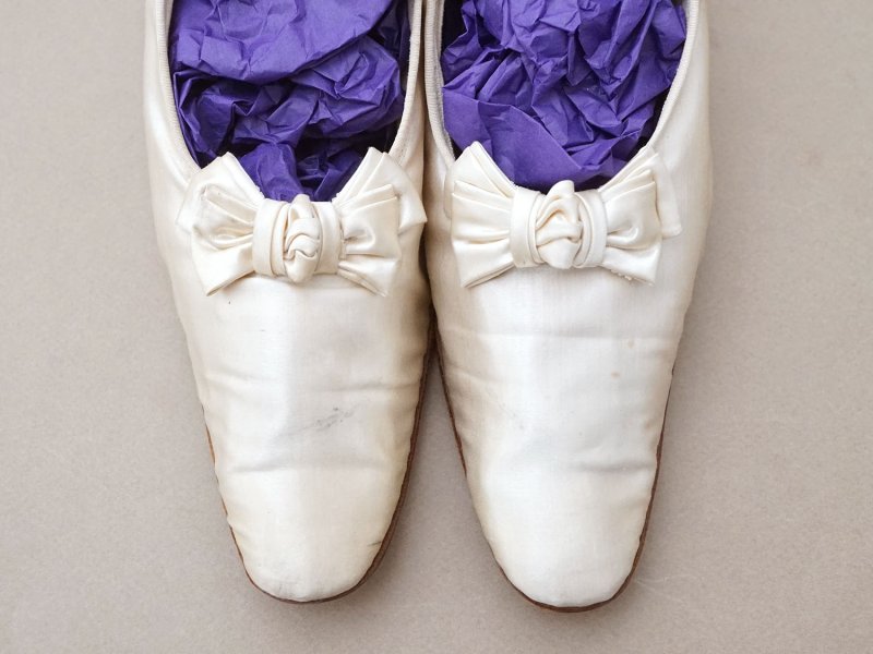 画像2: アンティーク ウェディング シューズ オフホワイトのシルクサテン