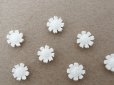 画像3: アンティーク 極小 デイジーのジュエリーパーツ 10ピースのセット 5.5mm 手彫り イボワリヌ  (3)