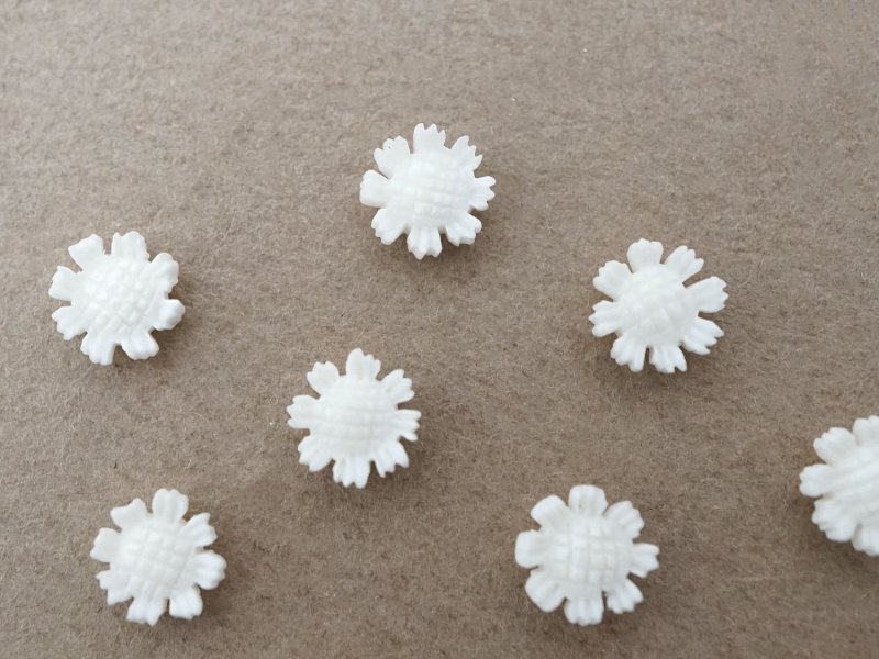 画像3: アンティーク 極小 デイジーのジュエリーパーツ 10ピースのセット 5.5mm 手彫り イボワリヌ 