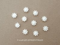 アンティーク 極小 デイジーのジュエリーパーツ 10ピースのセット 5.5mm 手彫り イボワリヌ 