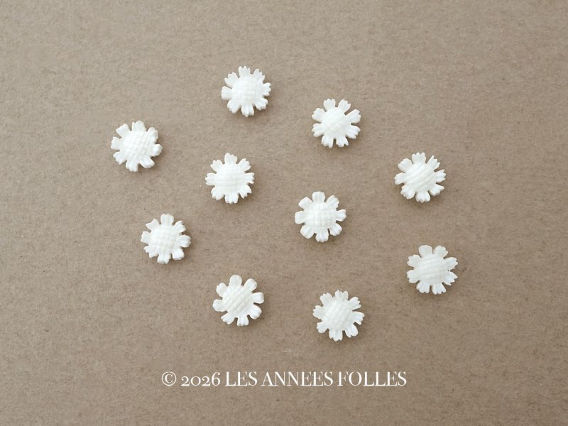 画像1: アンティーク 極小 デイジーのジュエリーパーツ 10ピースのセット 5.5mm 手彫り イボワリヌ 