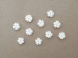 画像5: アンティーク 極小 花のジュエリーパーツ 10ピースのセット 6mm 手彫り イボワリヌ  (5)