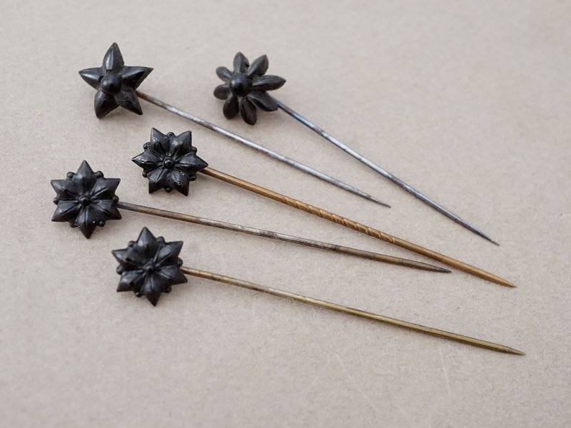 画像2: ＊蚤の市セット＊19世紀末 アンティーク 花のエパングル 5点セット