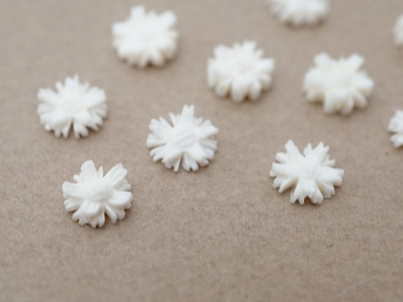 画像4: アンティーク 極小 花のジュエリーパーツ 10ピースのセット 6mm 手彫り イボワリヌ 