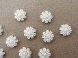 画像3: アンティーク 極小 花のジュエリーパーツ 10ピースのセット 6mm 手彫り イボワリヌ  (3)