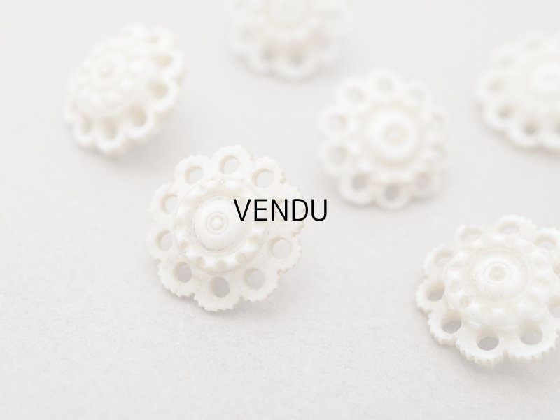 画像2: アンティーク 花のボタン 14mm 手彫り イボワリヌ 7ピースのセット