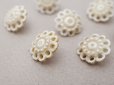 画像3: アンティーク 花のボタン 14mm 手彫り イボワリヌ 7ピースのセット (3)