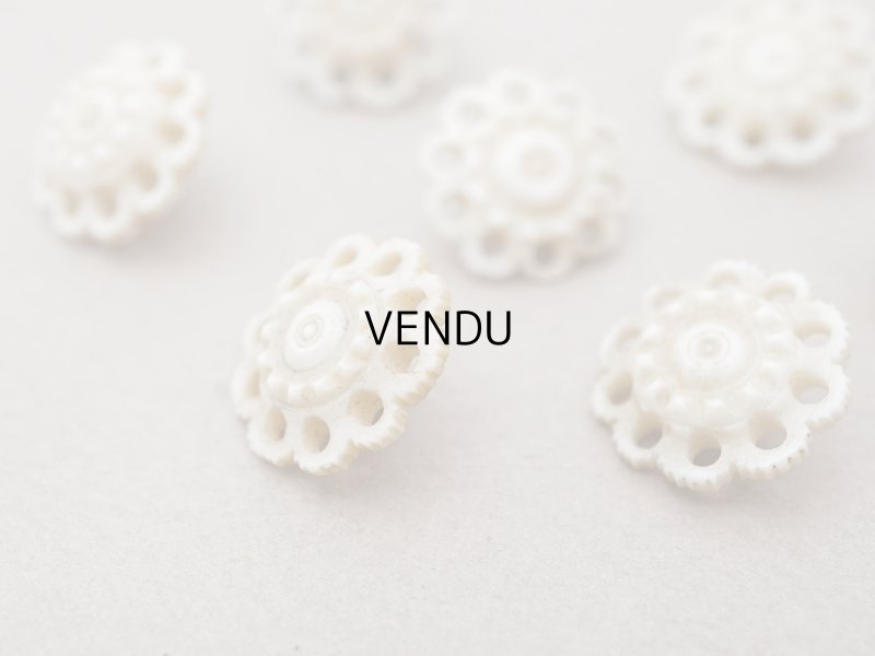 画像3: アンティーク 花のボタン 14mm 手彫り イボワリヌ 7ピースのセット