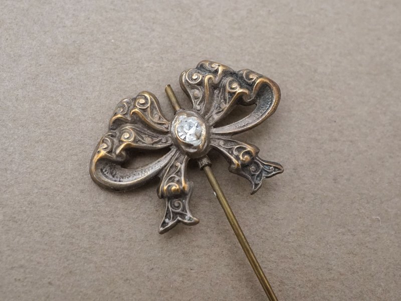 画像2: 1900年頃 アンティーク エパングル リボン グラスストーン付