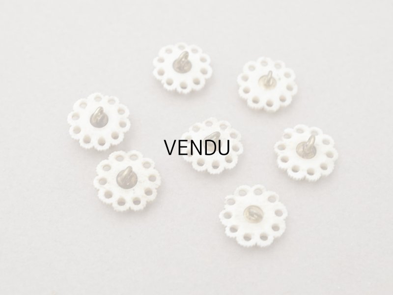 画像4: アンティーク 花のボタン 14mm 手彫り イボワリヌ 7ピースのセット