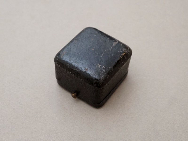 画像2: 19世紀末 アンティーク 本革製 ジュエリーボックス  リングボックス 黒