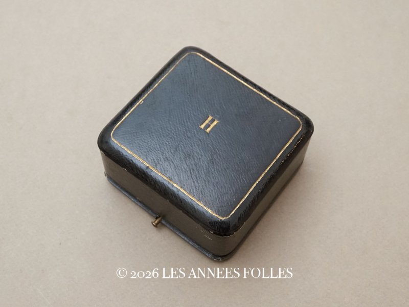 画像1: 19世紀末 アンティーク 本革製 ジュエリーボックス  黒 イニシャル入り ブレスレット用 