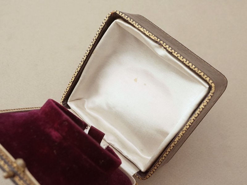 画像2: 19世紀末 アンティーク 本革製 ジュエリーボックス ブレスレット用 ダークブラウン