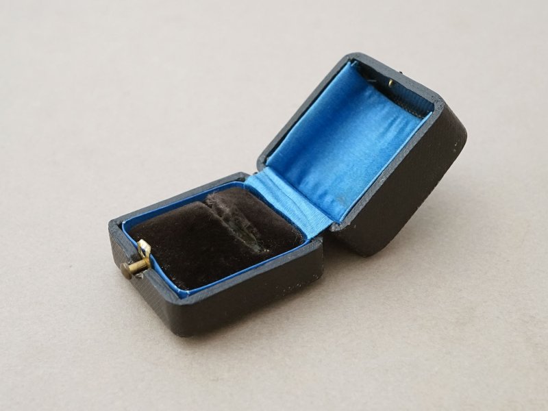 画像2: 19世紀末 アンティーク 本革製 ジュエリーボックス リングボックス 黒