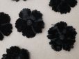 画像3: アンティーク 布花材料 ベルベットの花びら 花芯付き 8ピースのセット 約4.3cm 布花 黒 (3)