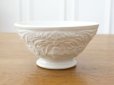 画像2: 19世紀 アンティーク カフェオレボウル 花のレリーフ柄 オフホワイト (2)