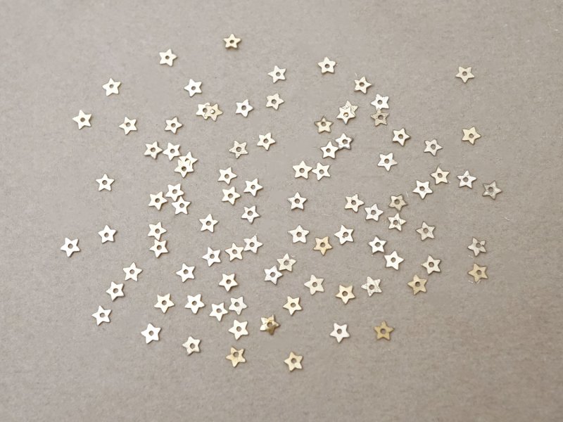 画像2: 19世紀末 アンティーク メタル製 極小 3mm 星 スパンコール 90ピースのセット シャンパンゴールド