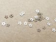 画像2: 19世紀末 アンティーク メタル製 極小 2mm 星 スパンコール 100ピースのセット シルバー (2)