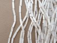 画像3: アンティーク ガラスビーズ  六角形 ホワイトラスター 約2×7mm 40〜41g (3)
