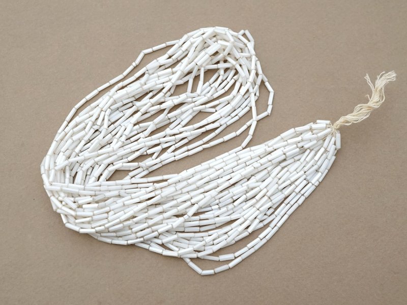 画像2: アンティーク ガラスビーズ  六角形 ホワイトラスター 約2×7mm 40〜41g