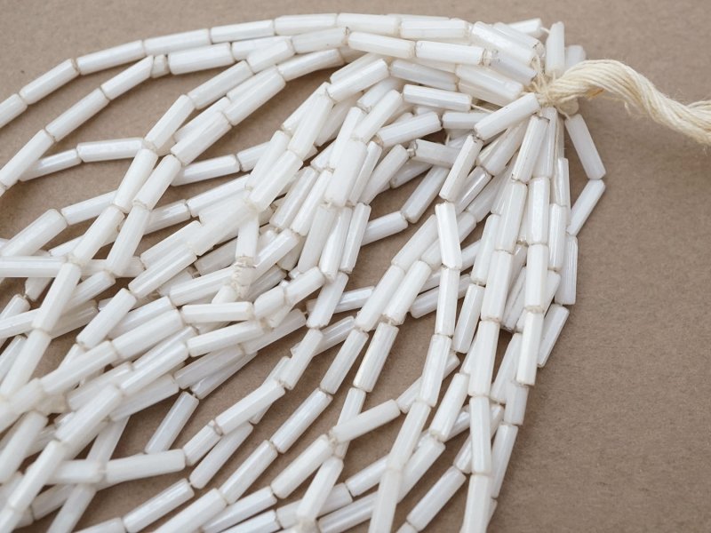 画像6: アンティーク ガラスビーズ  六角形 ホワイトラスター 約2×7mm 40〜41g