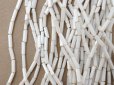 画像4: アンティーク ガラスビーズ  六角形 ホワイトラスター 約2×7mm 40〜41g (4)