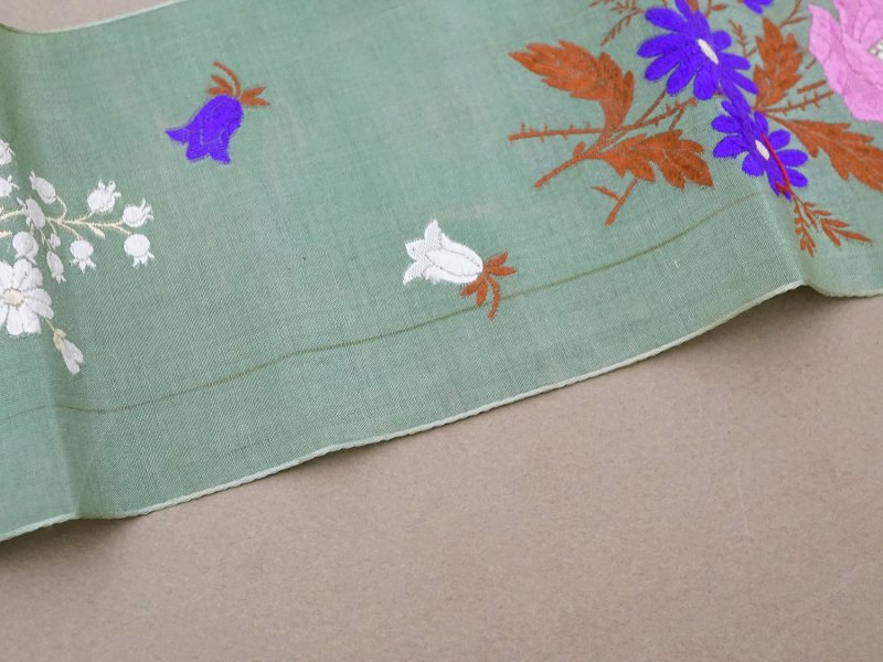 画像4: ＊蚤の市＊19世紀 アンティーク シルク製  花束の刺繍入り 幅広リボン 鈴蘭 1.9m