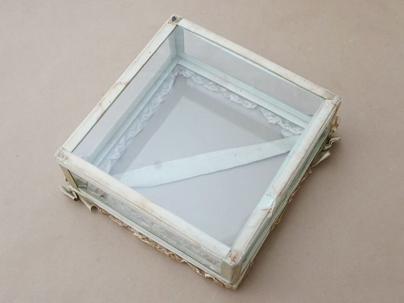 画像9: アンティーク 大きなジュエリーボックス ペールブルー リボン＆レース ガラスケース 20×20×7.5cm