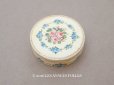 画像1: アンティーク 小物入れ イボワリヌ製 薔薇＆勿忘草のリース ハンドペイント (1)