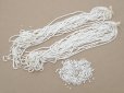画像2: アンティーク ガラス製 サティネビーズ マット ホワイト 89g 1cm=4粒 (2)