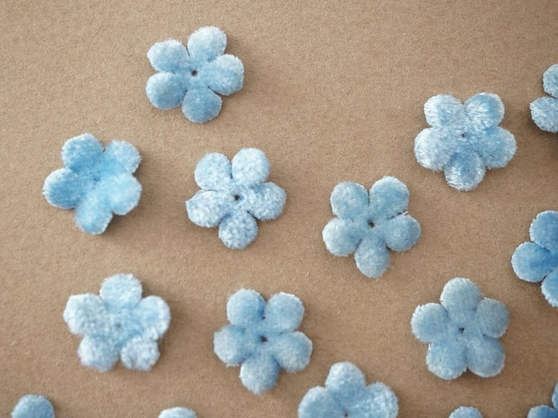 画像3: アンティーク ベルベットの布花 水色 30ピースのセット 15mm
