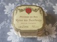 画像1: 1900年代 アンティーク アンティーク パウダーボックス 薔薇のガーランド 香りの女王 REINE DES SENTEURS - GRANDS MAGASINS DU LOUVRE PARIS - (1)