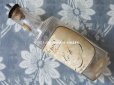 画像2: 1858年 アンティーク パフュームボトル 香水瓶 EAU DE COLOGNE DE LA REINE DES ABEILLES -VIOLET- (2)