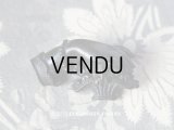 アンティーク ヴィクトリアン ジュエリー 花かごを持つ手のブローチ