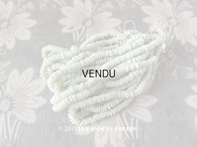 画像1: 1930年代 アンティーク ゼラチン製  スフレ ラムネのような スパンコール アップルグリーン 4mm 1400ピース  COL 17