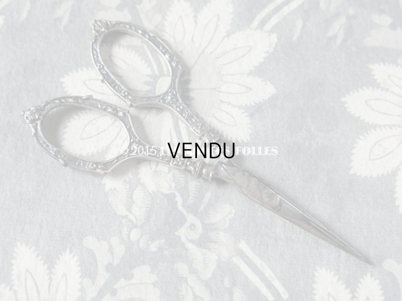 画像15: 19世紀 アンティーク シルバー製 裁縫道具セット 薔薇のガーランド レザーケース付