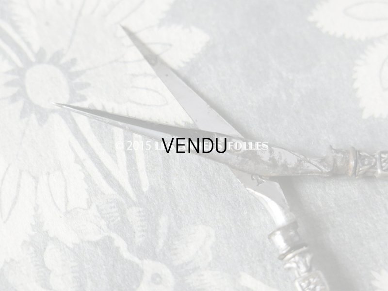 画像18: 19世紀 アンティーク シルバー製 裁縫道具セット 薔薇のガーランド レザーケース付