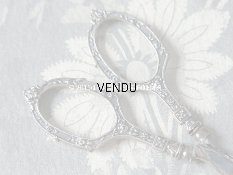 画像16: 19世紀 アンティーク シルバー製 裁縫道具セット 薔薇のガーランド レザーケース付