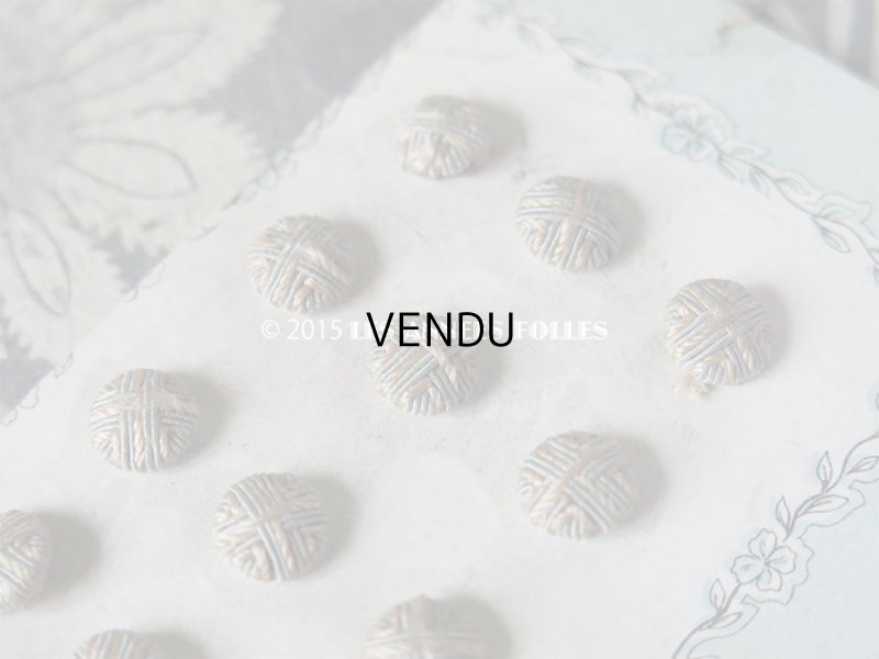 画像6: 19世紀 アンティーク シルク製 小さな くるみボタン  7mm  クリームイエロー&パールブルー 12ピース