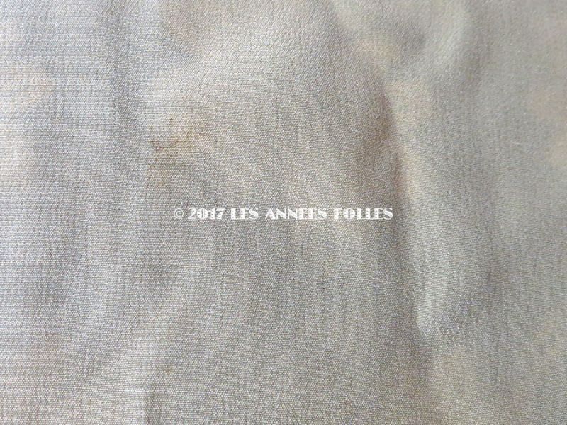1900年代 アンティーク シルク製 クレープ生地 ファブリック パステルオレンジ シャイニー 37 56cm Les Annees Folles 1900年代 アンティーク シルク製 クレープ生地 ファブリック パステルオレンジ シャイニー 37 56cm Les Annees Folles