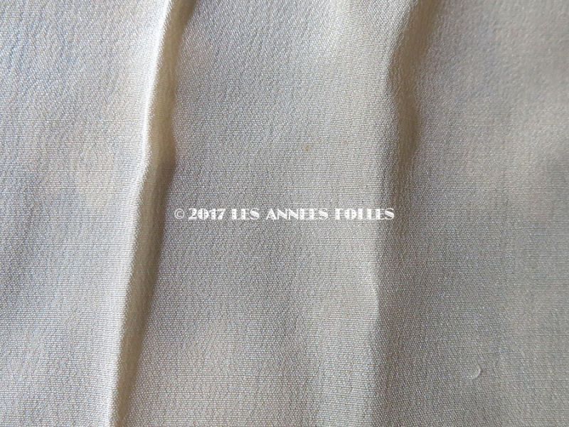 1900年代 アンティーク シルク製 クレープ生地 ファブリック パステルオレンジ シャイニー 37 56cm Les Annees Folles 1900年代 アンティーク シルク製 クレープ生地 ファブリック パステルオレンジ シャイニー 37 56cm Les Annees Folles