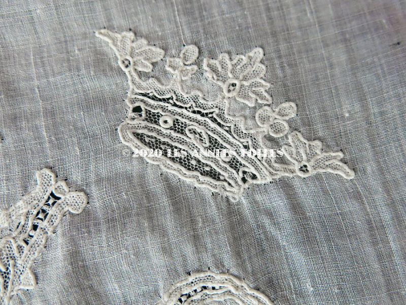 19世紀 アンティーク ポワンドガーズのレース 結婚式のハンカチ 王冠 モノグラムの刺繍 ポワン ド ガーズ Les Annees Folles