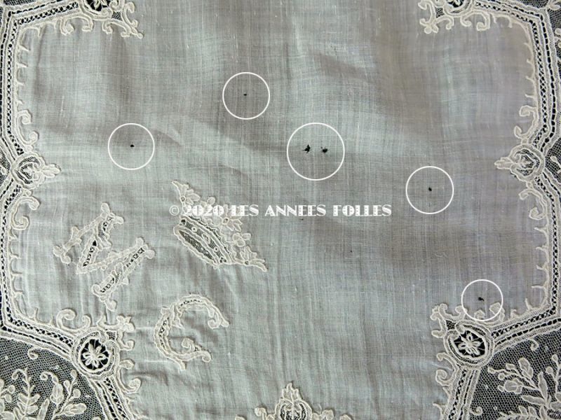 19世紀 アンティーク ポワンドガーズのレース 結婚式のハンカチ 王冠 モノグラムの刺繍 ポワン ド ガーズ Les Annees Folles