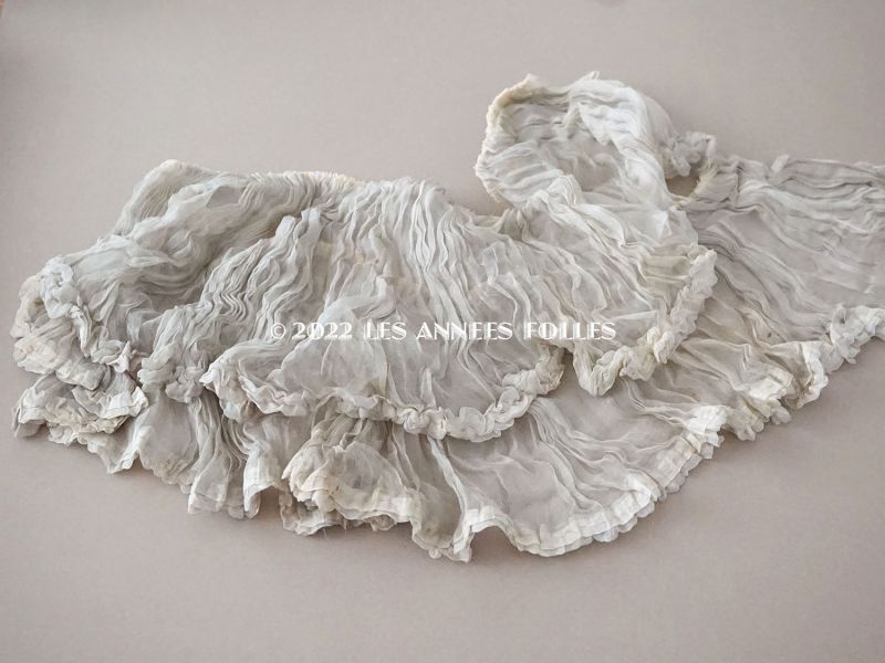 1900年頃 アンティーク ウェディングドレスの装飾 シルクシフォンのプリーツ : LES ANNEES FOLLES