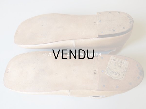 画像5: 19世紀末 未使用 アンティーク オリジナル箱入り 子供用 レザーのストラップシューズ リボン付き -GRANDS MAGASINS DU LOUVRE PARIS- (5)