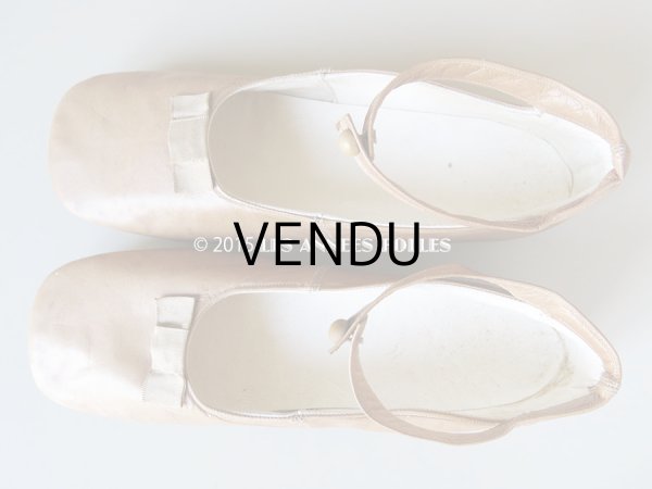 画像3: 19世紀末 未使用 アンティーク オリジナル箱入り 子供用 レザーのストラップシューズ リボン付き -GRANDS MAGASINS DU LOUVRE PARIS- (3)