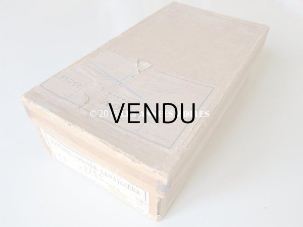 画像8: 19世紀末 未使用 アンティーク オリジナル箱入り 子供用 レザーのストラップシューズ リボン付き -GRANDS MAGASINS DU LOUVRE PARIS- (8)