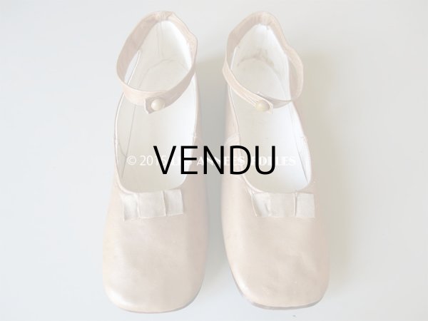 画像4: 19世紀末 未使用 アンティーク オリジナル箱入り 子供用 レザーのストラップシューズ リボン付き -GRANDS MAGASINS DU LOUVRE PARIS- (4)