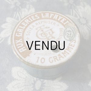 画像: アンティーク ギャラリーラファイエット 硝子の蓋の糸箱 スレッドケース - AUX GALERIES LAFAYETTE -