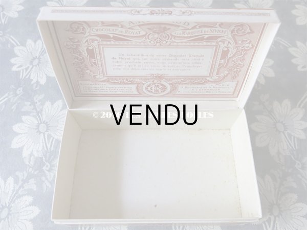 画像7: 1900年代 アンティーク 『マルキーズ・ ドゥ・セヴィニエ』のお菓子箱 GOUTERS DES PENSIONNAIRES CHOCOLAT DE ROYAT - MARQUISE DE SEVIGNE PARIS - (7)